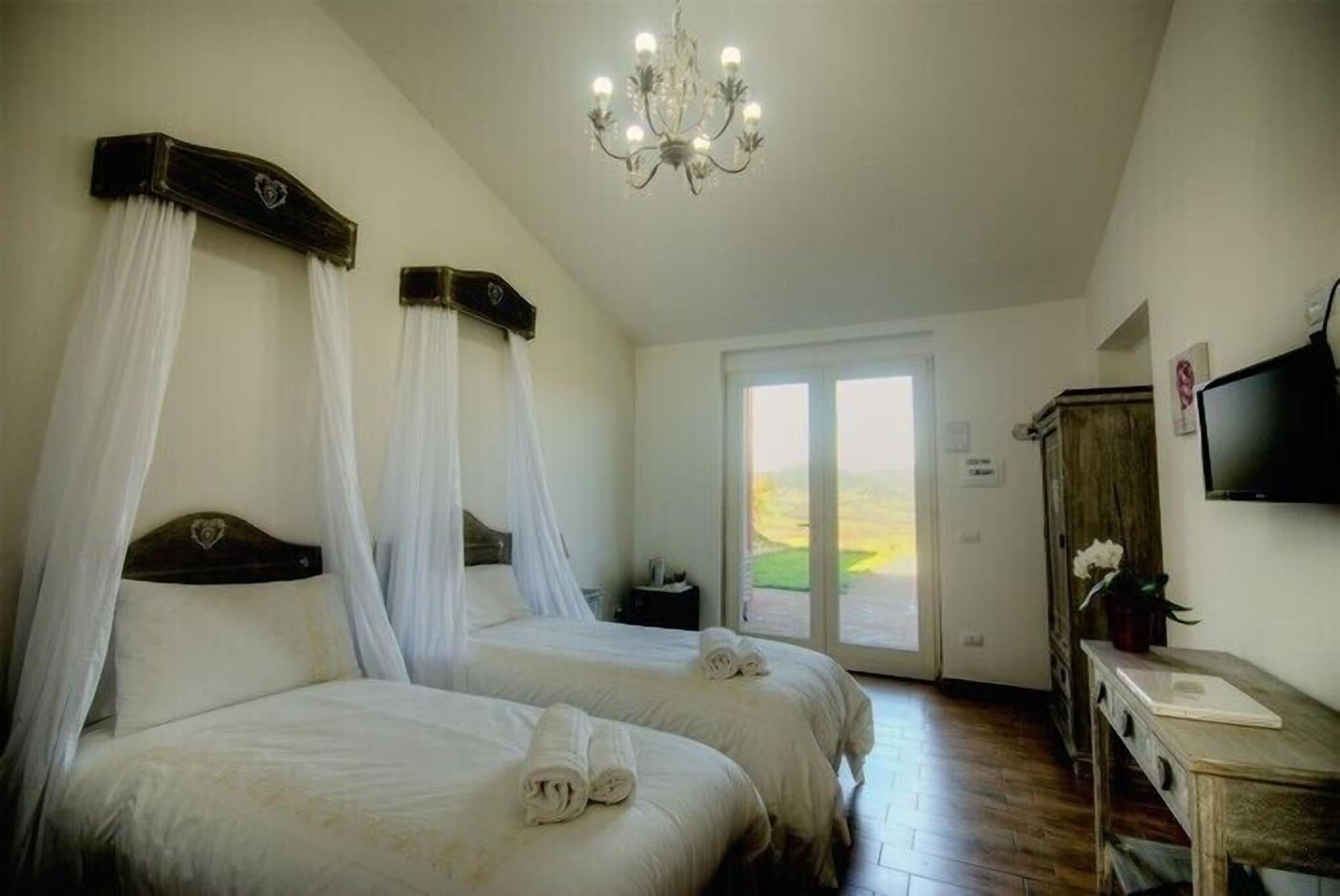 Pietriccio Rosso Hotel La Campigliola Luaran gambar