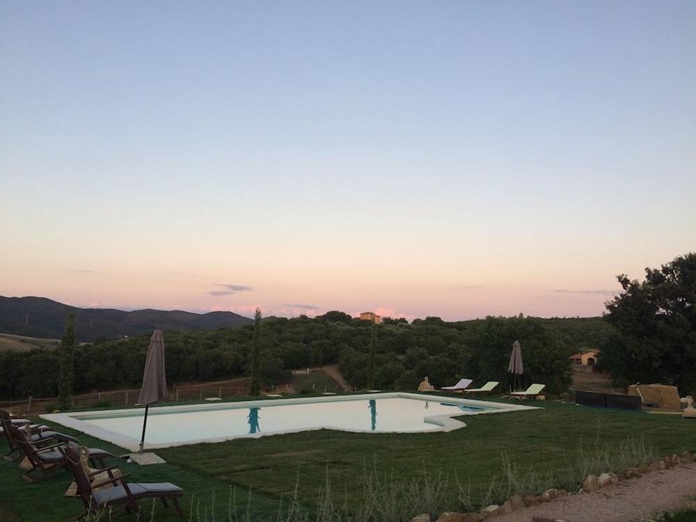 Pietriccio Rosso Hotel La Campigliola Luaran gambar