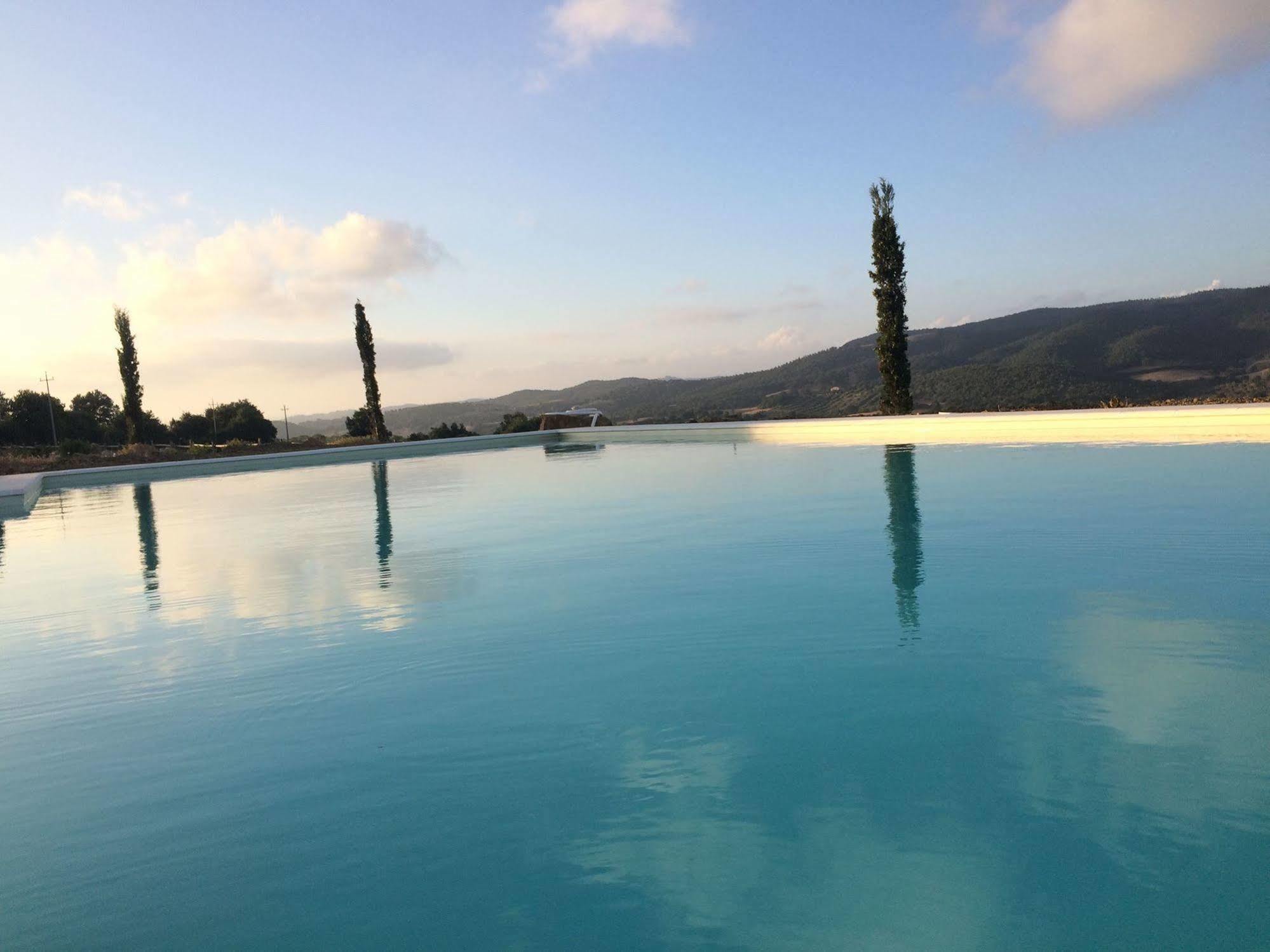 Pietriccio Rosso Hotel La Campigliola Luaran gambar